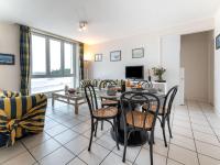 Część wypoczynkowa w obiekcie Apartment La Plage-2 by Interhome