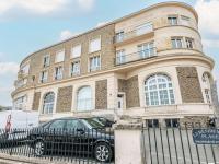 Budynek, w którym mieści się apartament