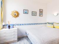 Łóżko lub łóżka w pokoju w obiekcie Apartment La Plage-2 by Interhome