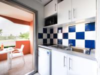 Kuchyňa alebo kuchynka v ubytovaní Apartment Primavera-2 by Interhome