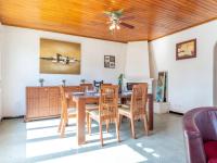 Część wypoczynkowa w obiekcie Holiday Home Les Violettes by Interhome