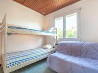 Łóżko lub łóżka w pokoju w obiekcie Holiday Home Les Violettes by Interhome