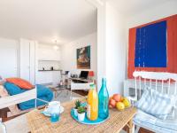 Televízia a/alebo spoločenská miestnosť v ubytovaní Apartment Le Maeva by Interhome