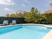 Bazén v ubytovaní Holiday Home Stefania by Interhome alebo v jeho blízkosti