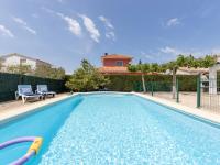 Bazén v ubytovaní Holiday Home Stefania by Interhome alebo v jeho blízkosti