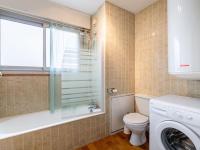 Kúpeľňa v ubytovaní Apartment Les Côteaux du Préconil-5 by Interhome