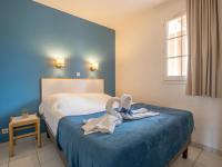 Łóżko lub łóżka w pokoju w obiekcie Apartment Hameau - N1 208 by Interhome