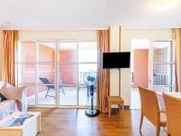 Televízia a/alebo spoločenská miestnosť v ubytovaní Apartment Village Cap Estérel - L'Esquinade-56 by Interhome