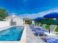 A piscina localizada em Holiday Home Casa Gverino by Interhome ou nos arredores
