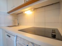 Kuchyňa alebo kuchynka v ubytovaní Apartment L'Esquinade - G4 125 by Interhome