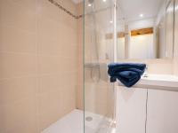 Kúpeľňa v ubytovaní Apartment L'Esquinade - G4 125 by Interhome