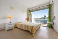 Posteľ alebo postele v izbe v ubytovaní 90m Near Beach With Sea View 2 Terraces!
