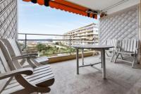 Balkón alebo terasa v ubytovaní 90m Near Beach With Sea View 2 Terraces!