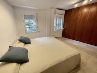 A bed or beds in a room at Piso en el Puerto de Dénia con balcón