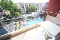 Bazén v ubytování Menada Admiral Plaza Apartaments nebo v jeho okolí