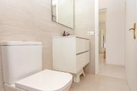 A bathroom at Los Delfines Biniforcat