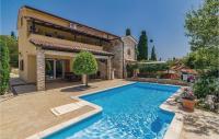 Bazén v ubytování Holiday Home Manjadvorci Manjadvorci nebo v jeho okolí