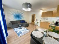 Kuchyňa alebo kuchynka v ubytovaní ORANGEHOMES One Bedroom Design Apartment