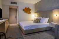 Ein Bett oder Betten in einem Zimmer der Unterkunft Lagoona by Isrotel Collection