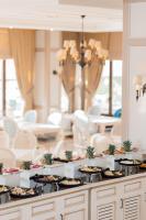 een buffet met gerechten op tafel bij Cocos The Club Solto in Alacati