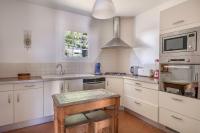 Kuchnia lub aneks kuchenny w obiekcie Maison en front de mer- 10 Personnes - Jardin