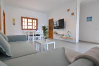 TV a/nebo společenská místnost v ubytování ARINAGA ARENA Y MAR BEACH