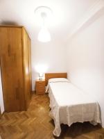 A bed or beds in a room at Ría de Viveiro