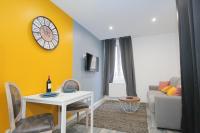 Telewizja i/lub zestaw kina domowego w obiekcie Les Poissons, T2 hypercentre chic et cosy, Wifi par SOVALFI