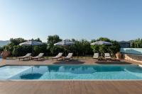 Bazén v ubytování Villa Enny, 3 BD with Private Heated Pool nebo v jeho okolí