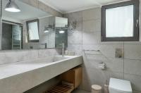 Koupelna v ubytování Villa Enny, 3 BD with Private Heated Pool