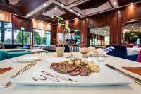 Jídlo v hotelu nebo okolí