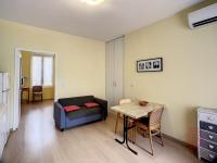 Posedenie v ubytovaní Appartement F2 climatisé avec terrasse et parking, proche des Thermes et du centre - Lamalou les Bains - FR-1-451-164