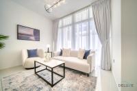 Posezení v ubytování Cheerful 3BR Townhouse at DAMAC Hills 2, Dubailand by Deluxe Holiday Homes