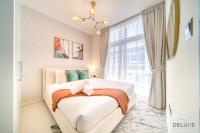 Postel nebo postele na pokoji v ubytování Cheerful 3BR Townhouse at DAMAC Hills 2, Dubailand by Deluxe Holiday Homes
