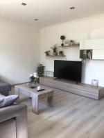 TV a/nebo společenská místnost v ubytování Vivienda amplia y luminosa a escasos metros de la playa de Cangas.
