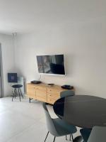 Telewizja i/lub zestaw kina domowego w obiekcie LA MAUVIERE - 75m2 - 4pers - Parking - Wifi
