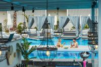 Bazén v ubytovaní Anna Hotel alebo v jeho blízkosti