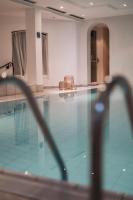 Der Swimmingpool an oder in der Nähe von Alpine Resort Sportalm