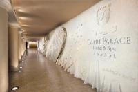 Jumeirah Capri Palaceに飾ってある許可証、賞状、看板またはその他の書類
