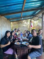 Επισκέπτες που μένουν στο Triangle House and hot spring