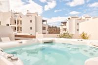 Bazén v ubytování Teguise 3-3 PENTHOUSE POOL VIEW & JACUZZI 2B nebo v jeho okolí