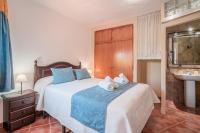 A bed or beds in a room at Ca Na Pepa