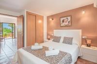 A bed or beds in a room at Ca Na Pepa