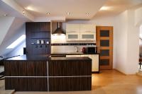 Kuchyňa alebo kuchynka v ubytovaní Lovely apartment in city Center of Jelenia Gora.