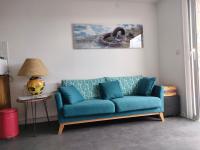Część wypoczynkowa w obiekcie REF 047 - Bel appartement moderne pour six personnes avec vue mer plage à pied KERJOUANNO ARZON