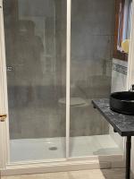Koupelna v ubytování APARTAMENTOS TURÍSTICOS, PONCE DE LEÓN, Deluxe
