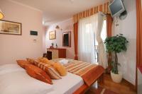 TV a/nebo společenská místnost v ubytování Hotel Trogir