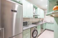 Kuchyňa alebo kuchynka v ubytovaní Apartamento Capuchinos Centro by Renthas