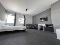 Televízia a/alebo spoločenská miestnosť v ubytovaní Bell's Hotel