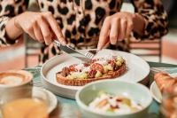 ホテルの敷地内または近くでの食事または食べ物